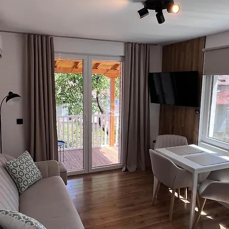 Black Cat Apartment Veliko Tŭrnovo Exterior photo